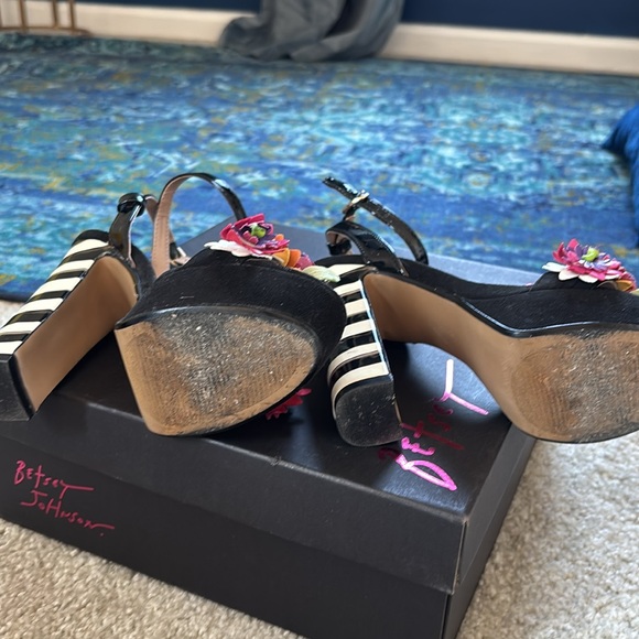 Betsy Johnson Carra Floral Heels Used with Box - Picture 4 of 5